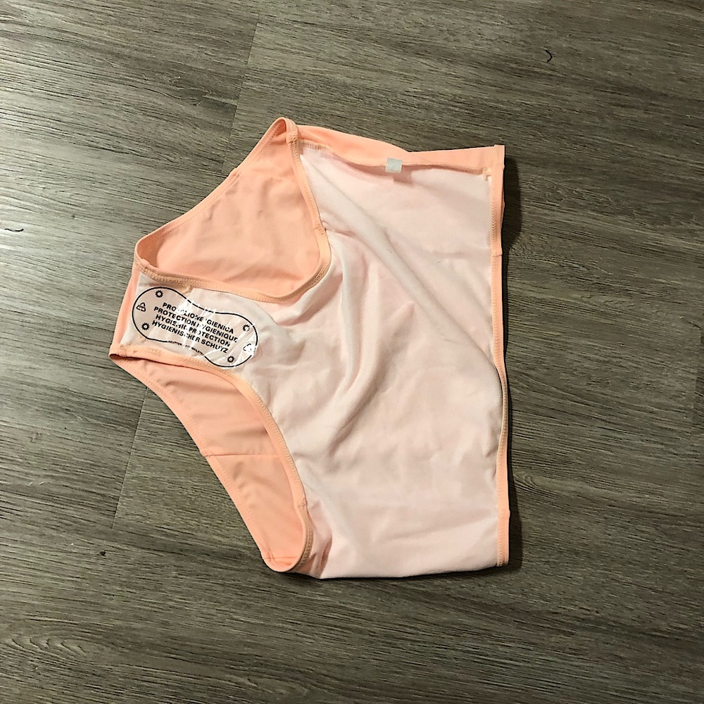 Cupshe Highwaisted Bikini Bottom - Picture 4 of 4